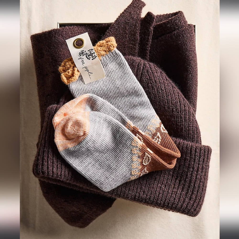 Free People Gift Bundle - Picture 2 of 3